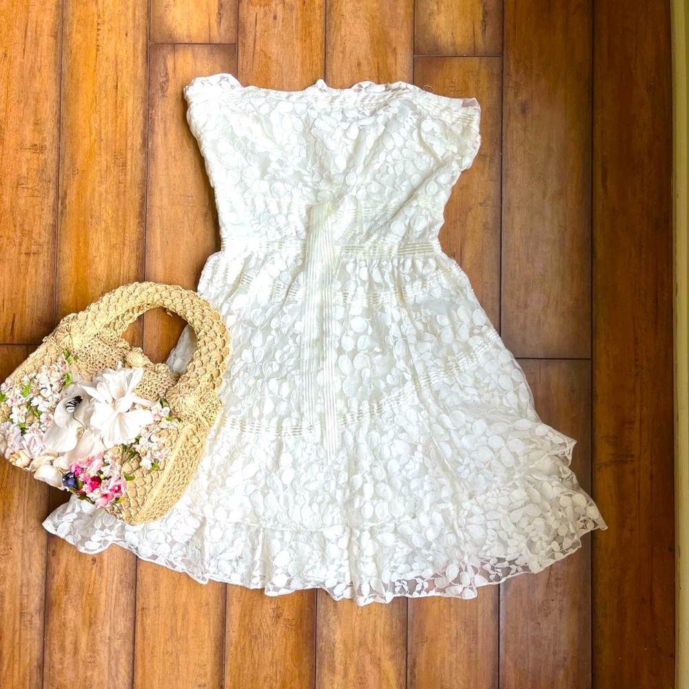 Angelic white lace handmade mini dress 🐚